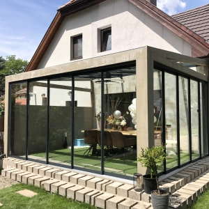 hoszig-balkon-festett-csukva