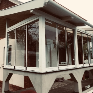 balkon-feher-kicsi-csukva